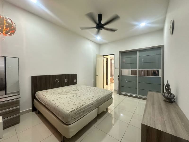 Bungalow for Sale in Taman Kluang Indah (Kluang) - Grace Fan - Bedroom - PropertyGuru.com.my