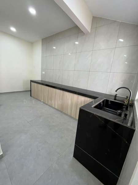 1.5-storey Terraced House for Sale in Taman Perling (Perling) - Desmond Lee - Kitchen - PropertyGuru.com.my