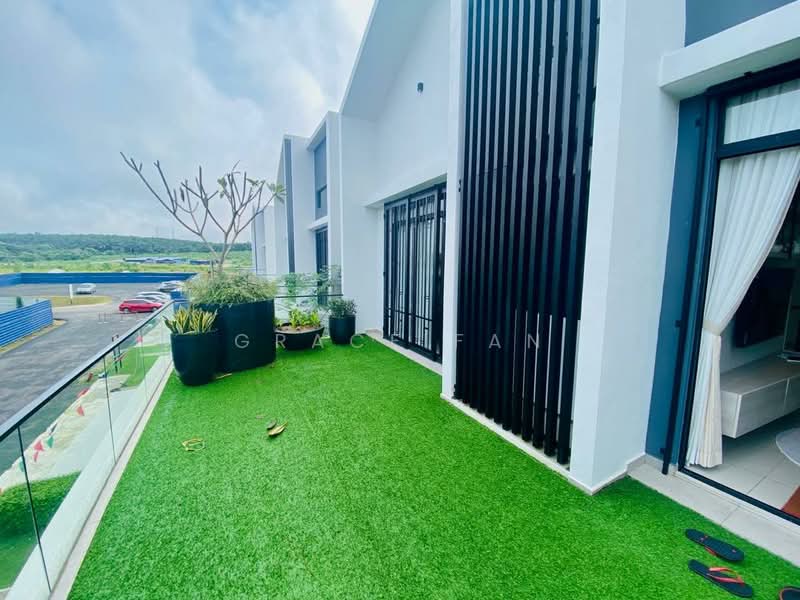 Cluster House for Sale in Kluang (Johor) - Grace Fan - Balcony - PropertyGuru.com.my