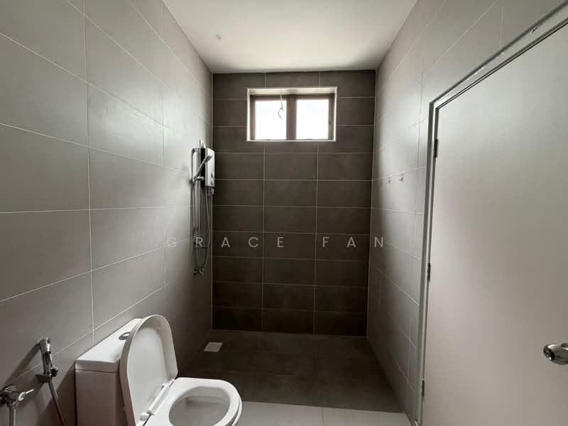 2-storey Terraced House for Rent in Taman Tasik Indah (Kluang) - Grace Fan - Bathroom - PropertyGuru.com.my
