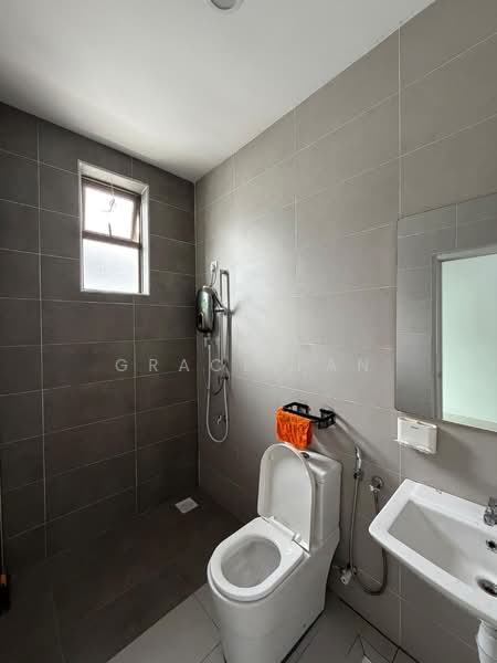 2-storey Terraced House for Rent in Taman Tasik Indah (Kluang) - Grace Fan - Bathroom - PropertyGuru.com.my