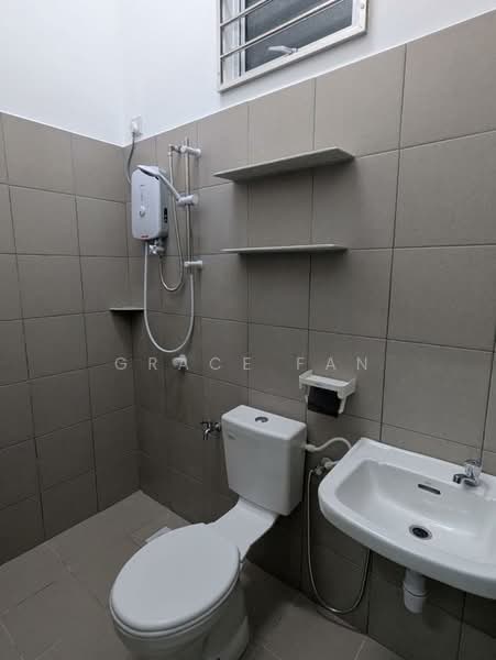 2-storey Terraced House for Rent in Taman Tasik Indah (Kluang) - Grace Fan - Bathroom - PropertyGuru.com.my