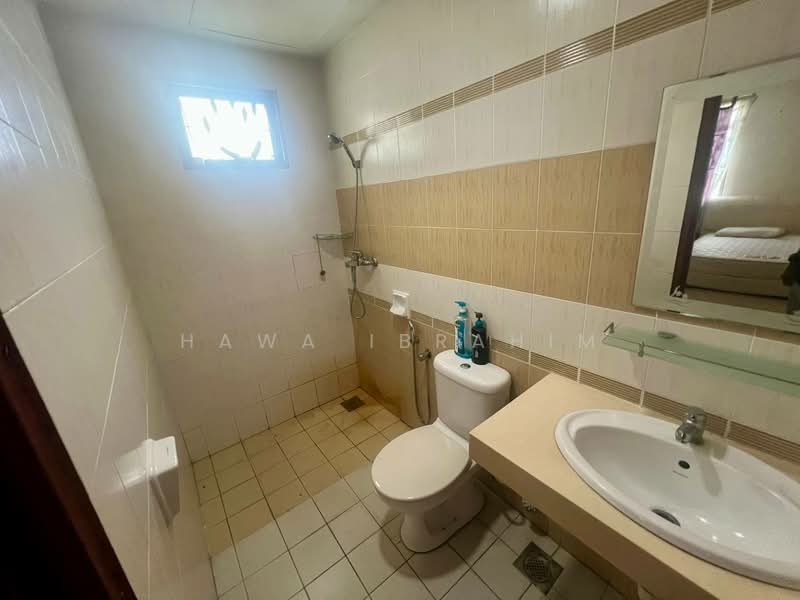 Semi-Detached House for Rent in Seksyen 9 (Bangi) - Hawa Ibrahim - Bathroom - PropertyGuru.com.my