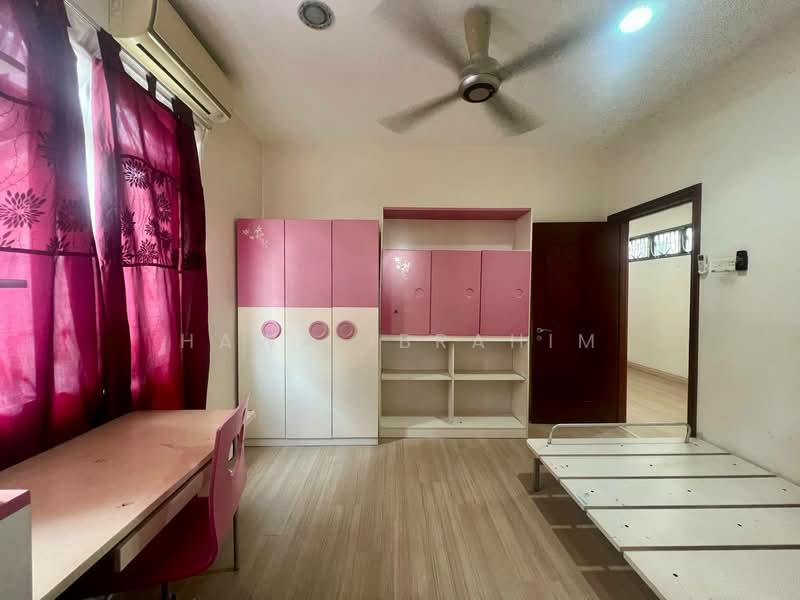 Semi-Detached House for Rent in Seksyen 9 (Bangi) - Hawa Ibrahim - Bedroom - PropertyGuru.com.my