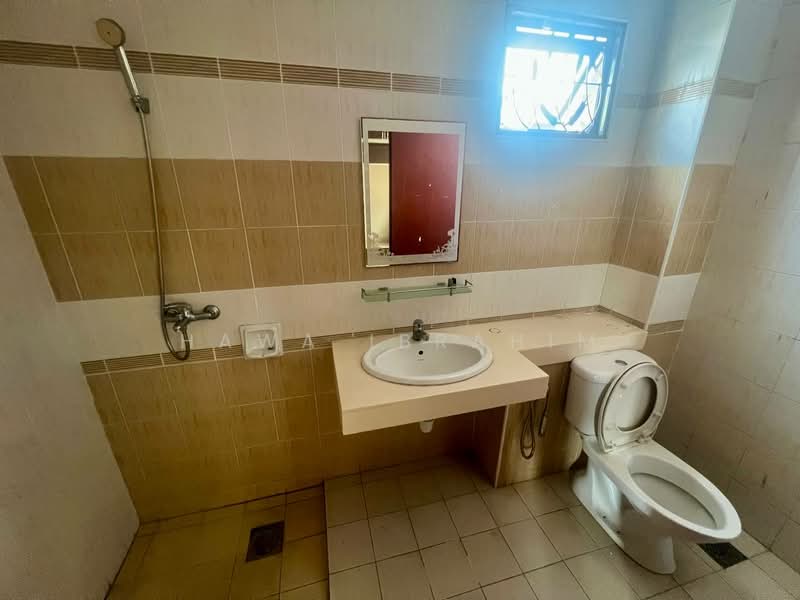 Semi-Detached House for Rent in Seksyen 9 (Bangi) - Hawa Ibrahim - Bathroom - PropertyGuru.com.my
