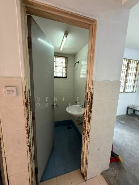 Rumah Flat untuk Disewa di Seroja - Veni Foo Yoke Fuang - Bathroom - PropertyGuru.com.my