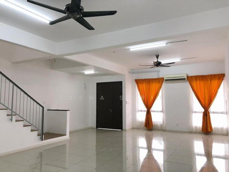 Superlink Dahlia Clover U12 Seksyen 7 Shah Alam untuk Untuk Dijual - RM 830,000, Apr 2026 - Living Room - PropertyGuru.com.my