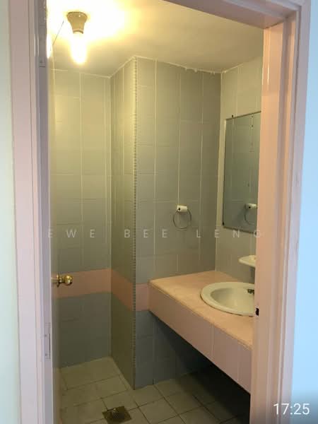 Condominium for Rent at Country Tower Condominium - Ewe Bee Leng - Bathroom - PropertyGuru.com.my