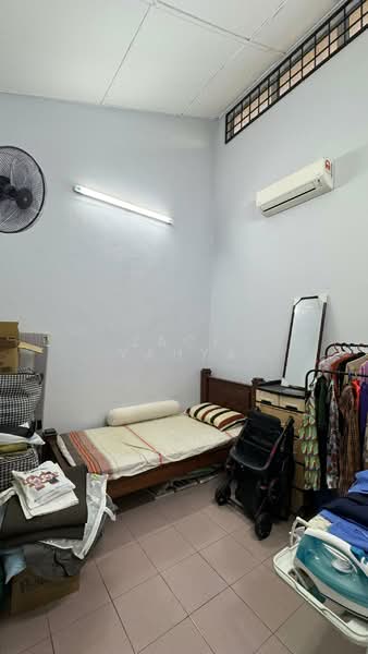 1-storey Terraced House for Sale in Bandar Rinching Seksyen 4 (Semenyih) - Zack Yahya - Bedroom - PropertyGuru.com.my