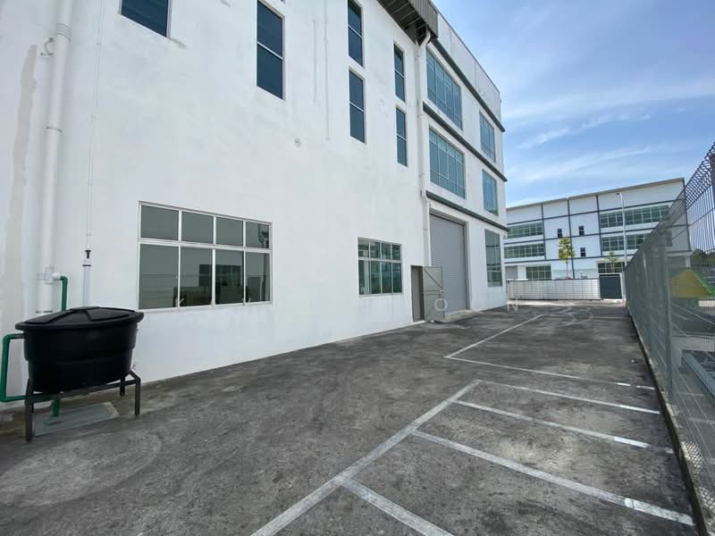 Impian Emas Jalan Selatan 11/x 3 storey Cluster Factory untuk Untuk Disewa - RM 13,000 /bulan, Mac 2026 - Exterior - PropertyGuru.com.my