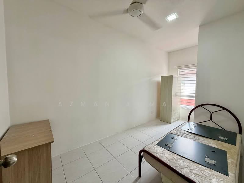 2-storey Terraced House for Sale in Taman Desiran Bayu (Puchong) - Azman Ahmad - Bedroom - PropertyGuru.com.my
