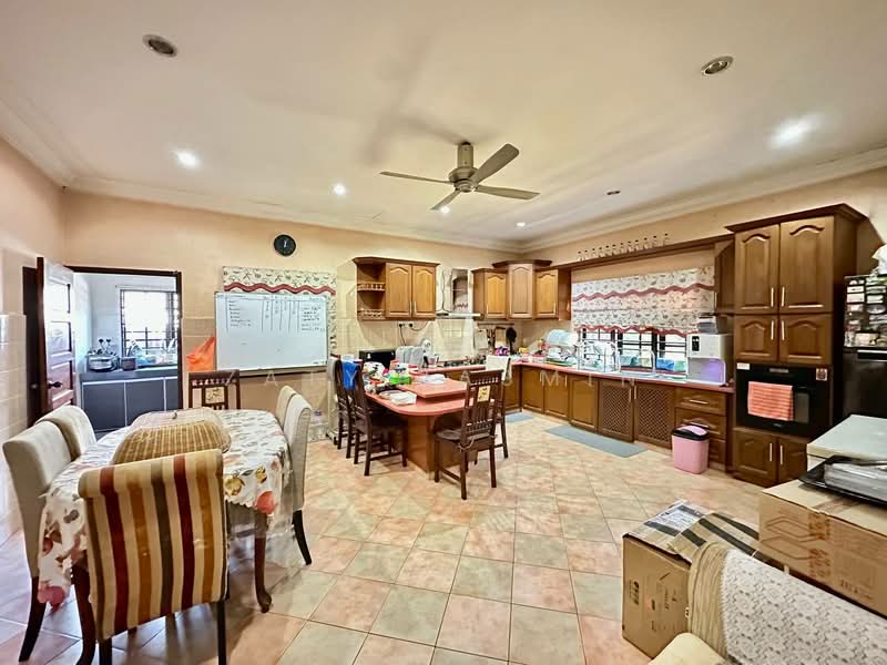 Bungalow for Sale in SS1 (Petaling Jaya) - Zaty Jasmin - Kitchen - PropertyGuru.com.my