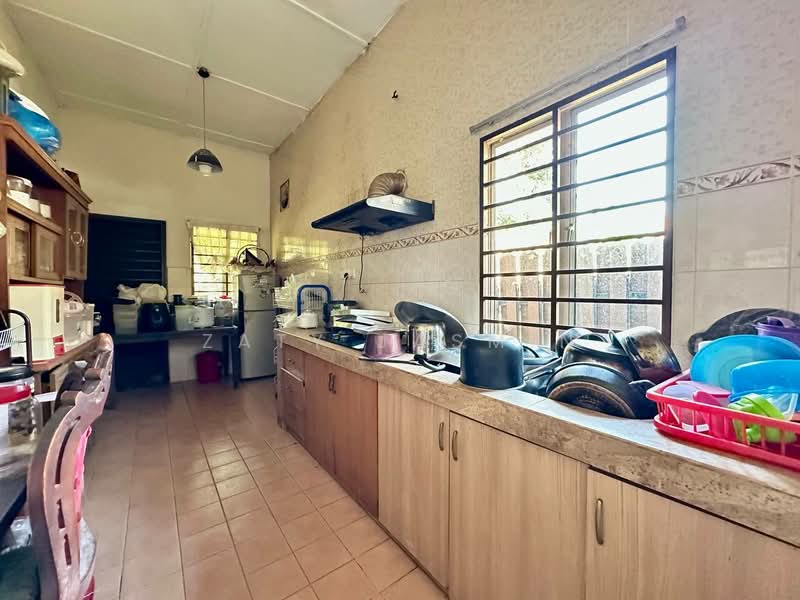 Bungalow for Sale in SS1 (Petaling Jaya) - Zaty Jasmin - Kitchen - PropertyGuru.com.my