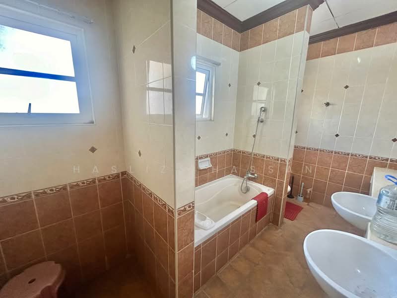 Bungalow for Sale in Putrajaya (Putrajaya) - Hasliza Hassan - Bathroom - PropertyGuru.com.my