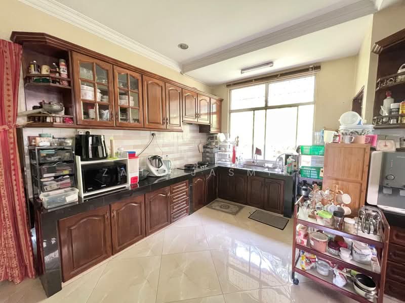 Bungalow for Sale in Seksyen 2 (Shah Alam) - Zaty Jasmin - Kitchen - PropertyGuru.com.my