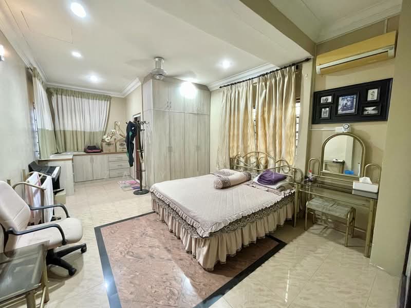 Bungalow for Sale in Seksyen 2 (Shah Alam) - Zaty Jasmin - Bedroom - PropertyGuru.com.my
