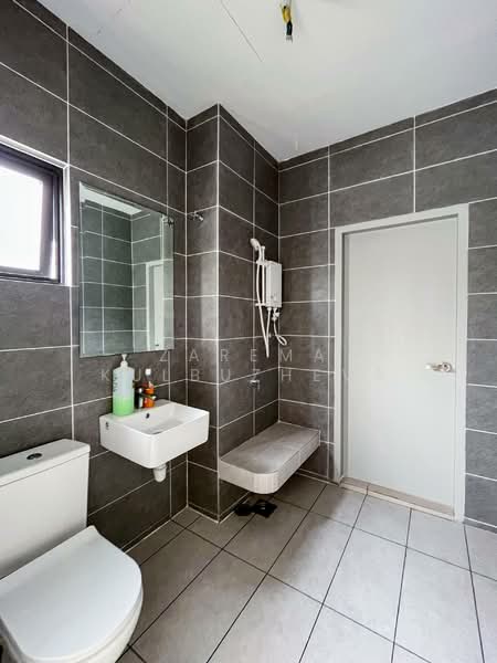 Sejati Lakeside 2 untuk Untuk Dijual - RM 1,800,000, Mac 2026 - Bathroom - PropertyGuru.com.my