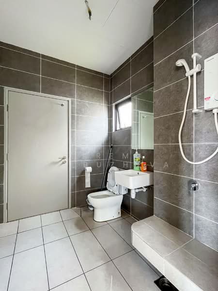 Sejati Lakeside 2 untuk Untuk Dijual - RM 1,800,000, Mac 2026 - Bathroom - PropertyGuru.com.my
