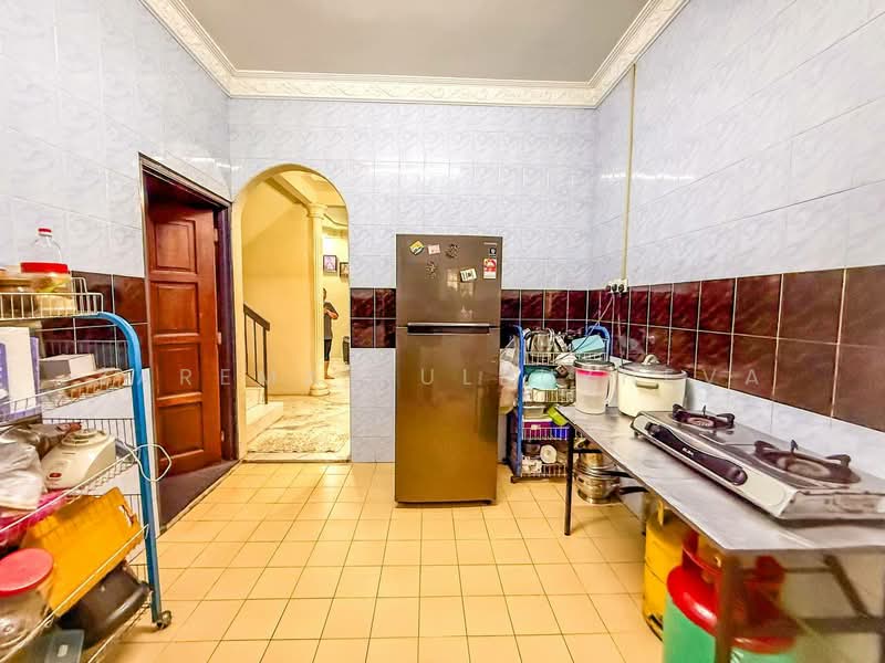 2-storey Terraced House for Sale in Taman Mutiara Bukit Kemuning (Shah Alam) - Zarema Kulbuzheva - Kitchen - PropertyGuru.com.my