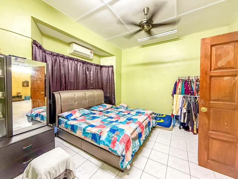 2-storey Terraced House for Sale in Taman Mutiara Bukit Kemuning (Shah Alam) - Zarema Kulbuzheva - Bedroom - PropertyGuru.com.my
