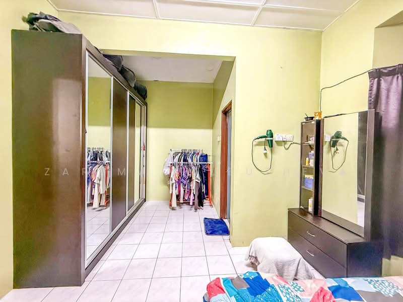 2-storey Terraced House for Sale in Taman Mutiara Bukit Kemuning (Shah Alam) - Zarema Kulbuzheva - Bedroom - PropertyGuru.com.my
