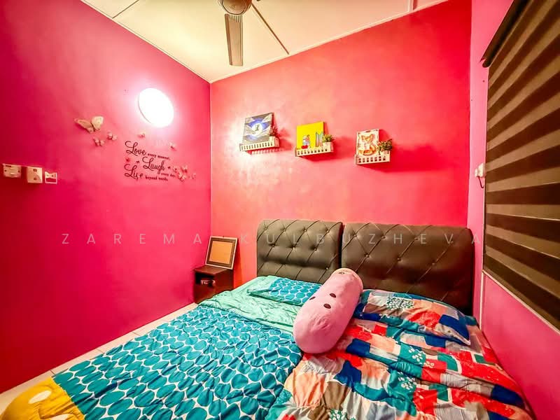 2-storey Terraced House for Sale in Taman Mutiara Bukit Kemuning (Shah Alam) - Zarema Kulbuzheva - Bedroom - PropertyGuru.com.my