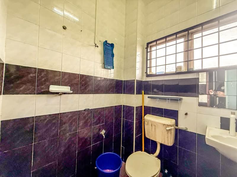 2-storey Terraced House for Sale in Taman Mutiara Bukit Kemuning (Shah Alam) - Zarema Kulbuzheva - Bathroom - PropertyGuru.com.my