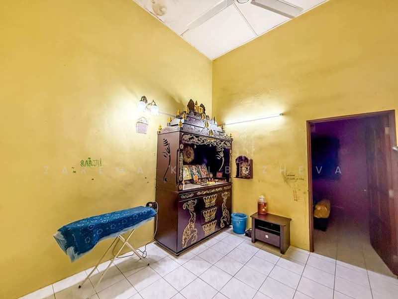 2-storey Terraced House for Sale in Taman Mutiara Bukit Kemuning (Shah Alam) - Zarema Kulbuzheva - Interior - PropertyGuru.com.my