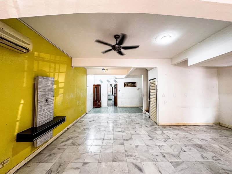 2-storey Terraced House for Sale in Bandar Sri Damansara (Selangor) - Akramin Firdaus Bin Mokhtar - Living Room - PropertyGuru.com.my