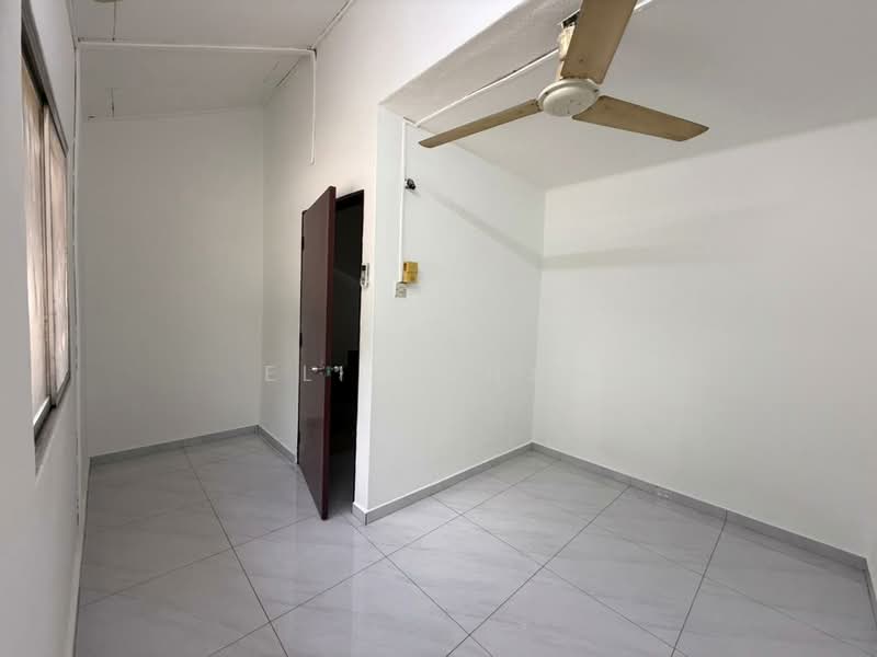 Taman Sri Sinar untuk Untuk Disewa - RM 1,700 /bulan, Mac 2026 - Bedroom - PropertyGuru.com.my