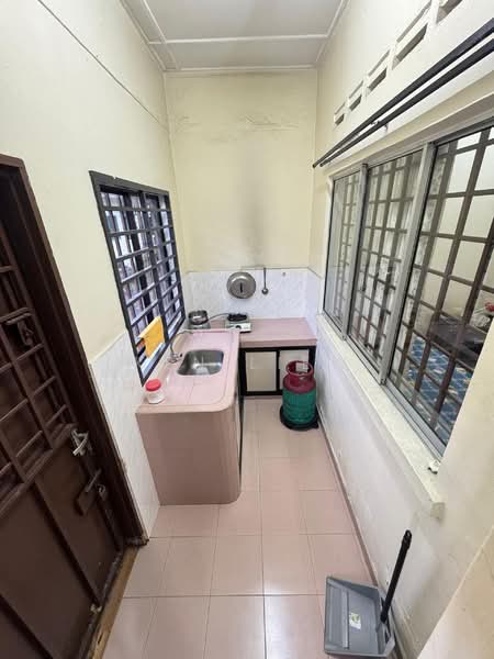 Kulai untuk Untuk Disewa - RM 1,500 /bulan, Feb 2026 - Kitchen - PropertyGuru.com.my