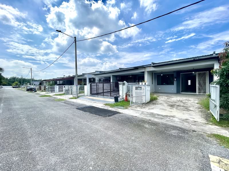 1-storey Terraced House for Sale in Taman Dataran Abadi (Sepang) - Shamzjoe . - Exterior - PropertyGuru.com.my