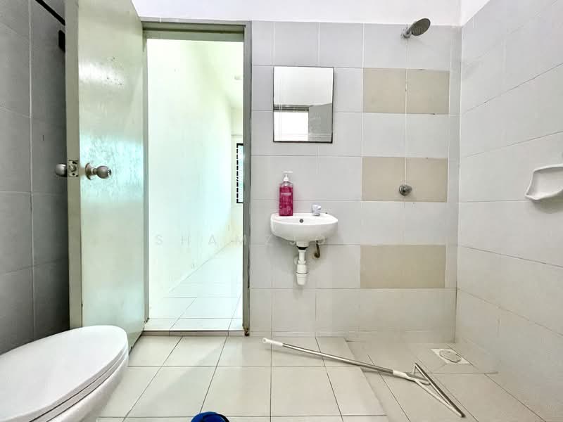 1-storey Terraced House for Sale in Taman Dataran Abadi (Sepang) - Shamzjoe . - Bathroom - PropertyGuru.com.my