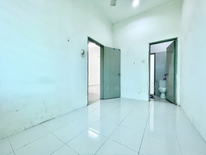 1-storey Terraced House for Sale in Taman Dataran Abadi (Sepang) - Shamzjoe . - Bathroom - PropertyGuru.com.my