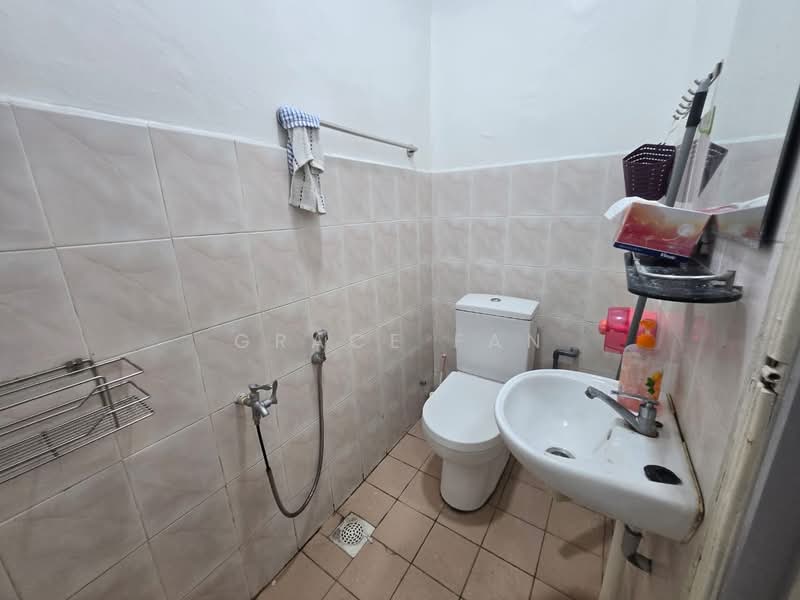 Taman Sri Kluang untuk Untuk Disewa - RM 1,400 /bulan, Feb 2026 - Bathroom - PropertyGuru.com.my