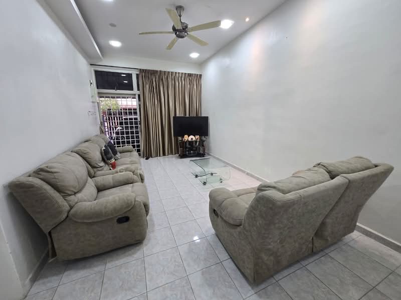 Taman Sri Kluang untuk Untuk Disewa - RM 1,400 /bulan, Feb 2026 - Living Room - PropertyGuru.com.my
