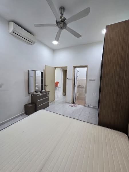Taman Sri Kluang untuk Untuk Disewa - RM 1,400 /bulan, Feb 2026 - Bedroom - PropertyGuru.com.my
