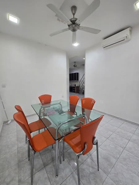 Taman Sri Kluang untuk Untuk Disewa - RM 1,400 /bulan, Feb 2026 - Dining Room - PropertyGuru.com.my