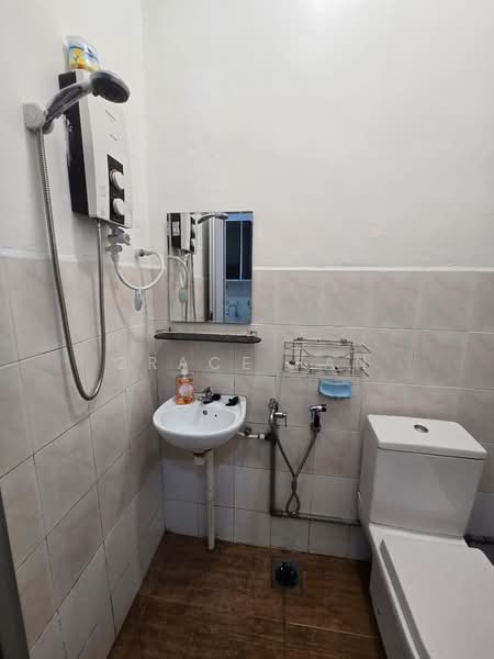 Taman Sri Kluang untuk Untuk Disewa - RM 1,400 /bulan, Feb 2026 - Bathroom - PropertyGuru.com.my