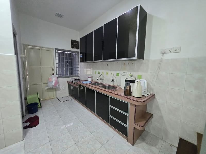 Taman Sri Kluang untuk Untuk Disewa - RM 1,400 /bulan, Feb 2026 - Kitchen - PropertyGuru.com.my