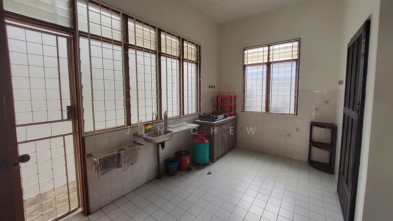 Taman Daya untuk Untuk Disewa - RM 1,800 /bulan, Feb 2026 - Kitchen - PropertyGuru.com.my
