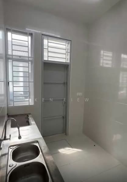 Bandar Putra Kulai untuk Untuk Disewa - RM 1,650 /bulan, Feb 2026 - Kitchen - PropertyGuru.com.my