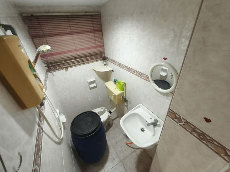 Apartment for Sale at Pangsapuri Seri Gembira - Vincent Goh - Bathroom - PropertyGuru.com.my