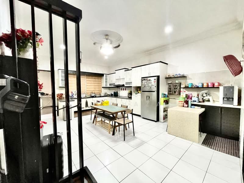 Semi-Detached House for Sale in Puchong (Selangor) - Fyza Ghazali - Kitchen - PropertyGuru.com.my