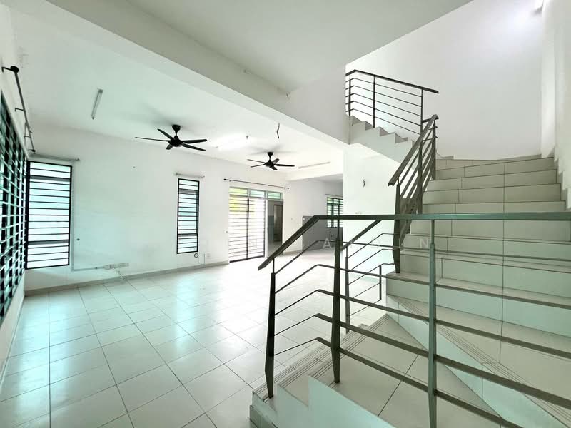 2-storey Terraced House for Sale in Bandar Puncak Alam (Puncak Alam) - Shiqin Saidin - Living Room - PropertyGuru.com.my