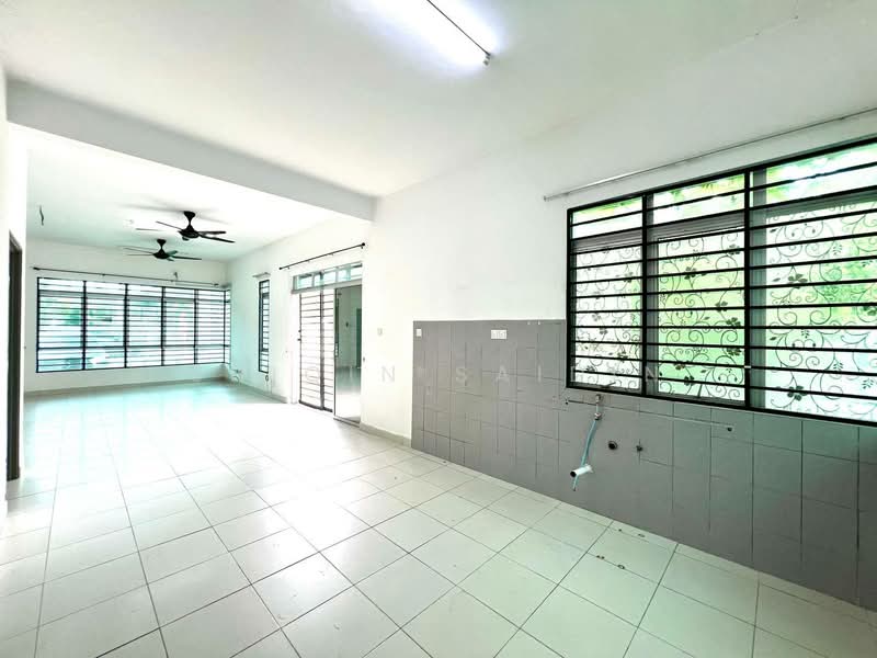 2-storey Terraced House for Sale in Bandar Puncak Alam (Puncak Alam) - Shiqin Saidin - Living Room - PropertyGuru.com.my