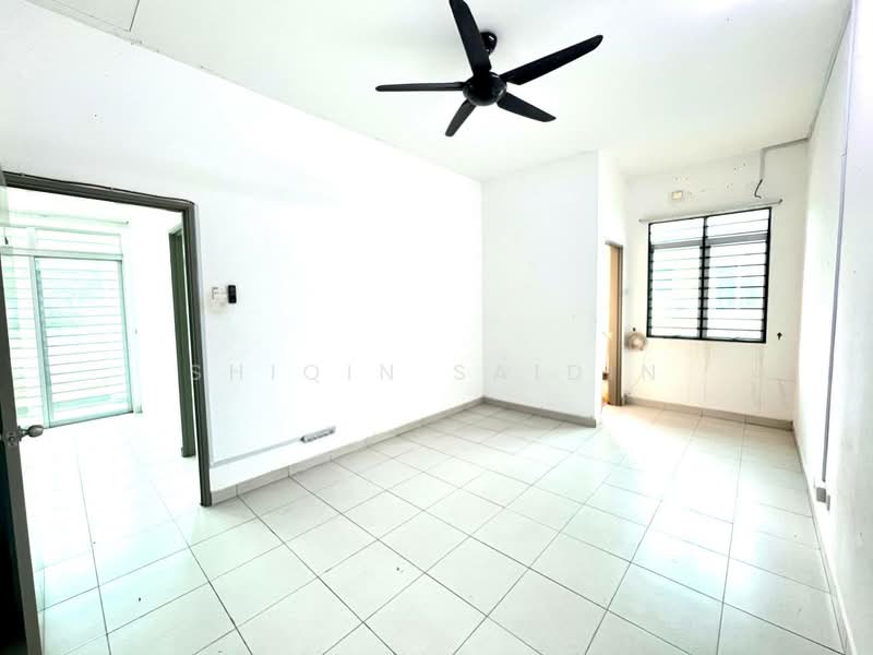 2-storey Terraced House for Sale in Bandar Puncak Alam (Puncak Alam) - Shiqin Saidin - Living Room - PropertyGuru.com.my