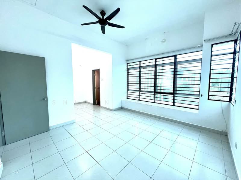2-storey Terraced House for Sale in Bandar Puncak Alam (Puncak Alam) - Shiqin Saidin - Living Room - PropertyGuru.com.my