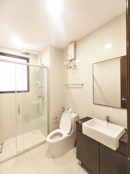 Condominium for Rent at Bay Laurel @ Country Garden Danga Bay - Jensen Goh - Bathroom - PropertyGuru.com.my