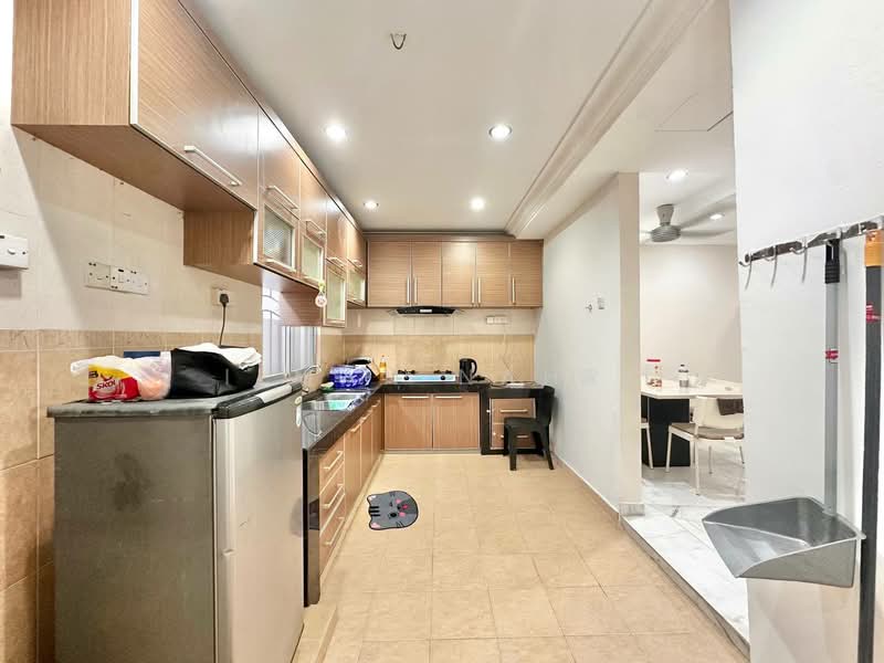 2-storey Terraced House for Sale in Bandar Saujana Putra (Tanjong Duabelas) - Ilman Nahri - Kitchen - PropertyGuru.com.my